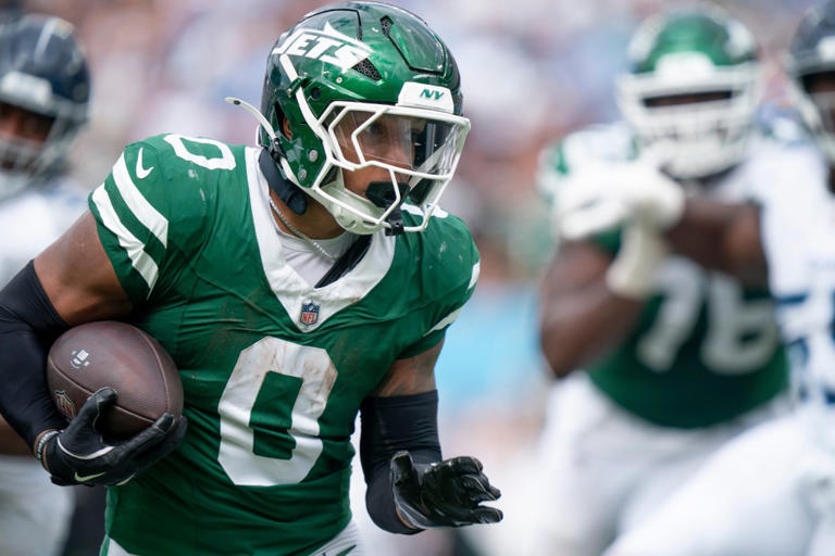 New York Jets running back Braelon Allen (0) runs for a touchdown against the Tennessee Titans during their game at Nissan Stadium in Nashville, Tenn., Sunday, Sept. 15, 2024. Denny Simmons / The Tennessean / USA TODAY NETWORK via Imagn Images