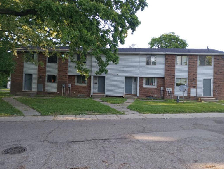 Lansing officials react to receivership order at Sycamore Townhomes