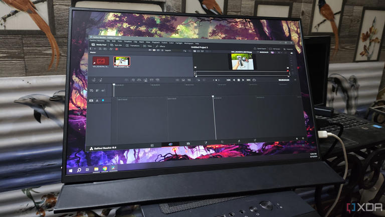 The DaVinci Resolve UI on a Uperfect UGame K118 portable monitor