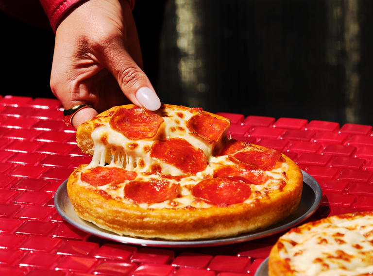 got-2-pizza-hut-pan-pizza-deal-today-is-there-a-pizza-hut-near-me-in-nj