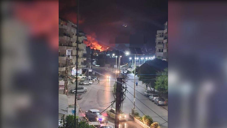 俄軍駐紮地、敘利亞赫梅米姆空軍基地週邊傳出爆炸，當地組織稱是以軍發動。（圖／翻攝自X @MarioNawfal）