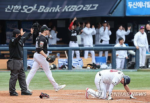 (lead) Wiz Knock Off Bears In Historic Kbo Postseason Upset