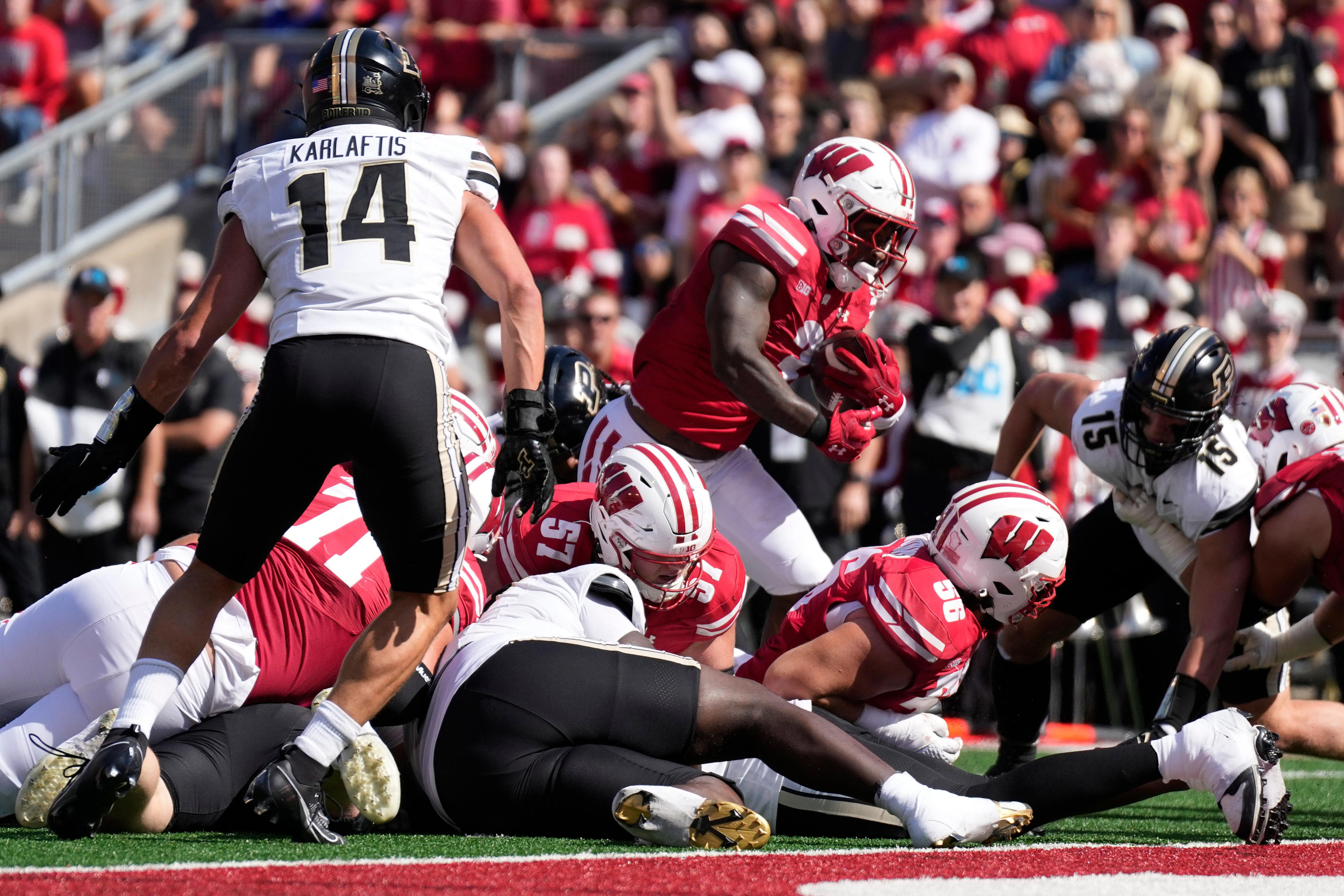 Wisconsin Football 52, Purdue 6: Walker And Kekahuna Combine For Five ...