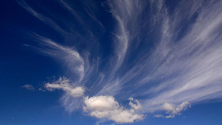 Does a cumulus cloud really weigh a million pounds?