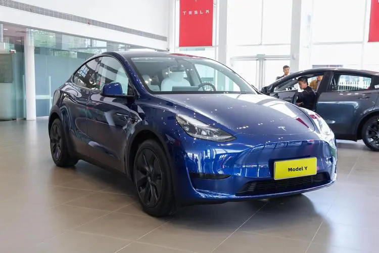 各大车企围殴特斯拉Model Y！特斯拉还没吭声，自己先打起来了