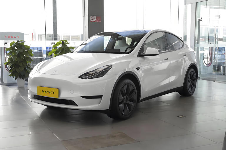 各大车企围殴特斯拉Model Y！特斯拉还没吭声，自己先打起来了