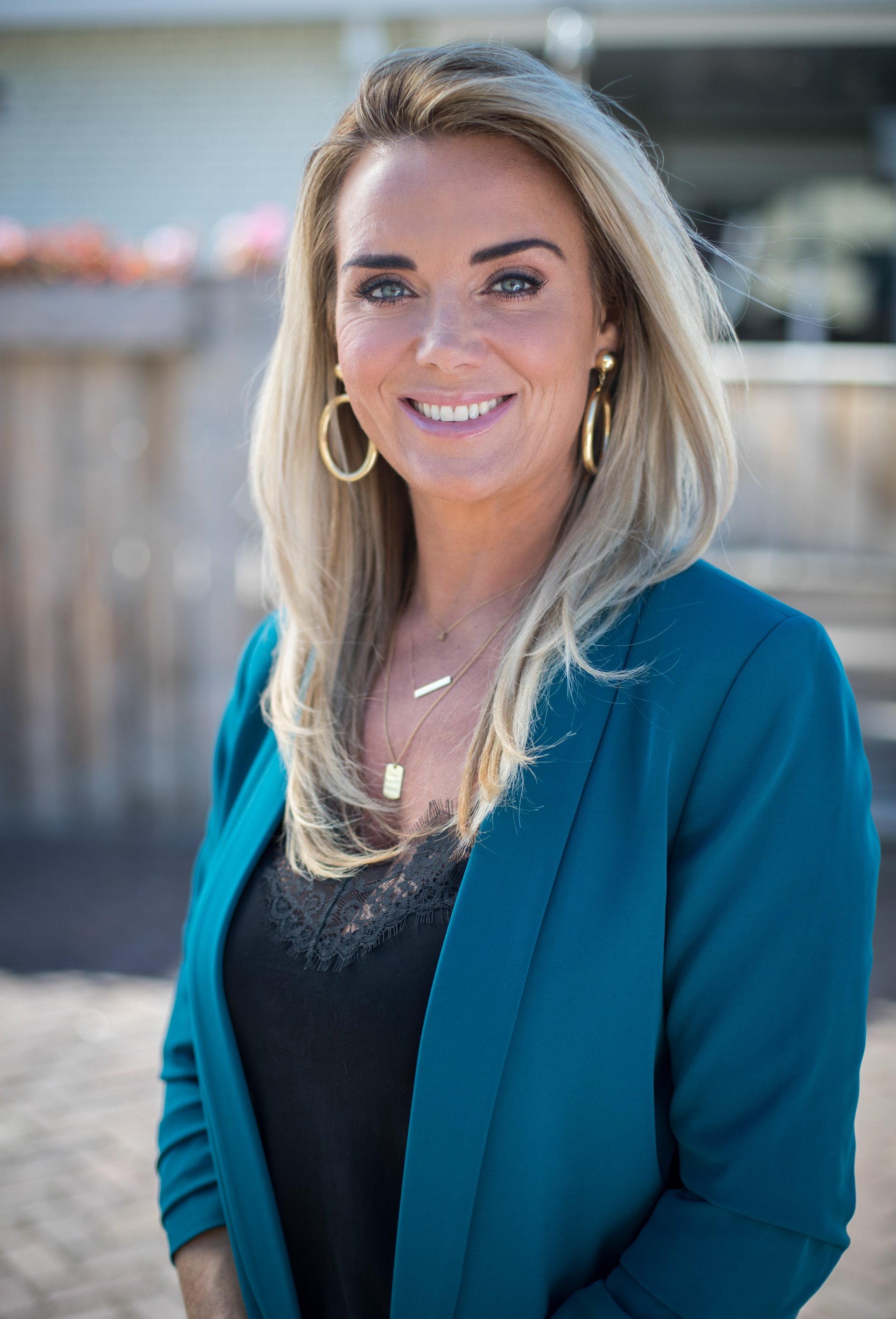 Monique Westenberg emotioneel: “Hij is overleden”