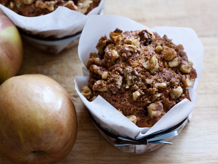 Apfel-Walnuss-Muffins: Köstlich mit Buttermilch &amp; Schokolade