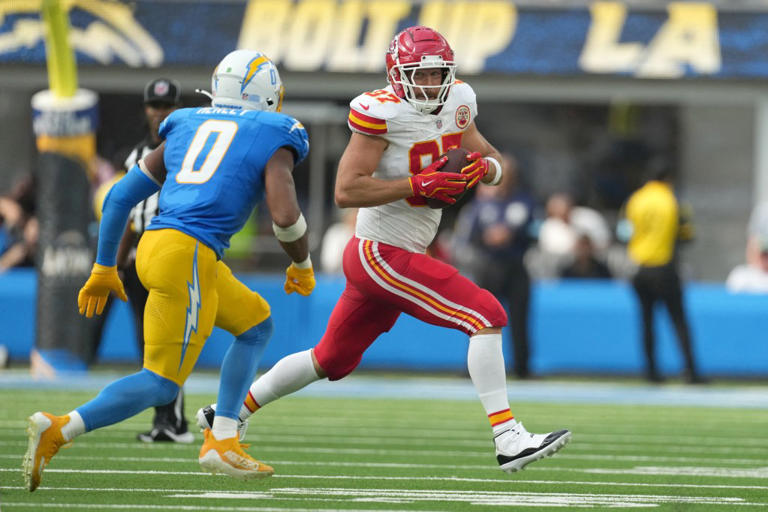 Travis Kelce (87) runs against the Chargers on Sept. 29, 2024. USA TODAY Sports via Reuters Con