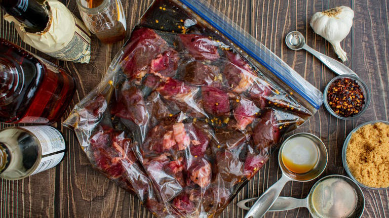 The Best Types Of Vinegar To Use For Red Meat Marinades