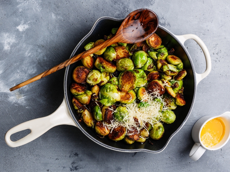 Schnelles Herbstrezept: Gnocchi-Pfanne mit Rosenkohl und Parmesan