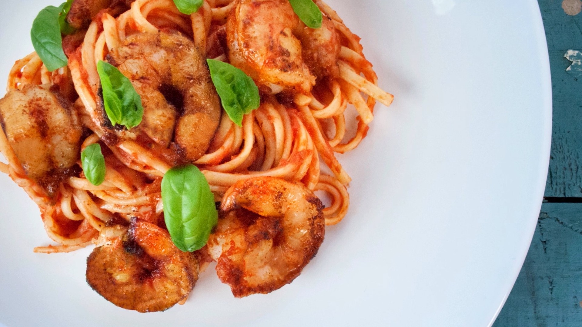 Garnelen-Linguine mit Rotwein-Tomatensauce