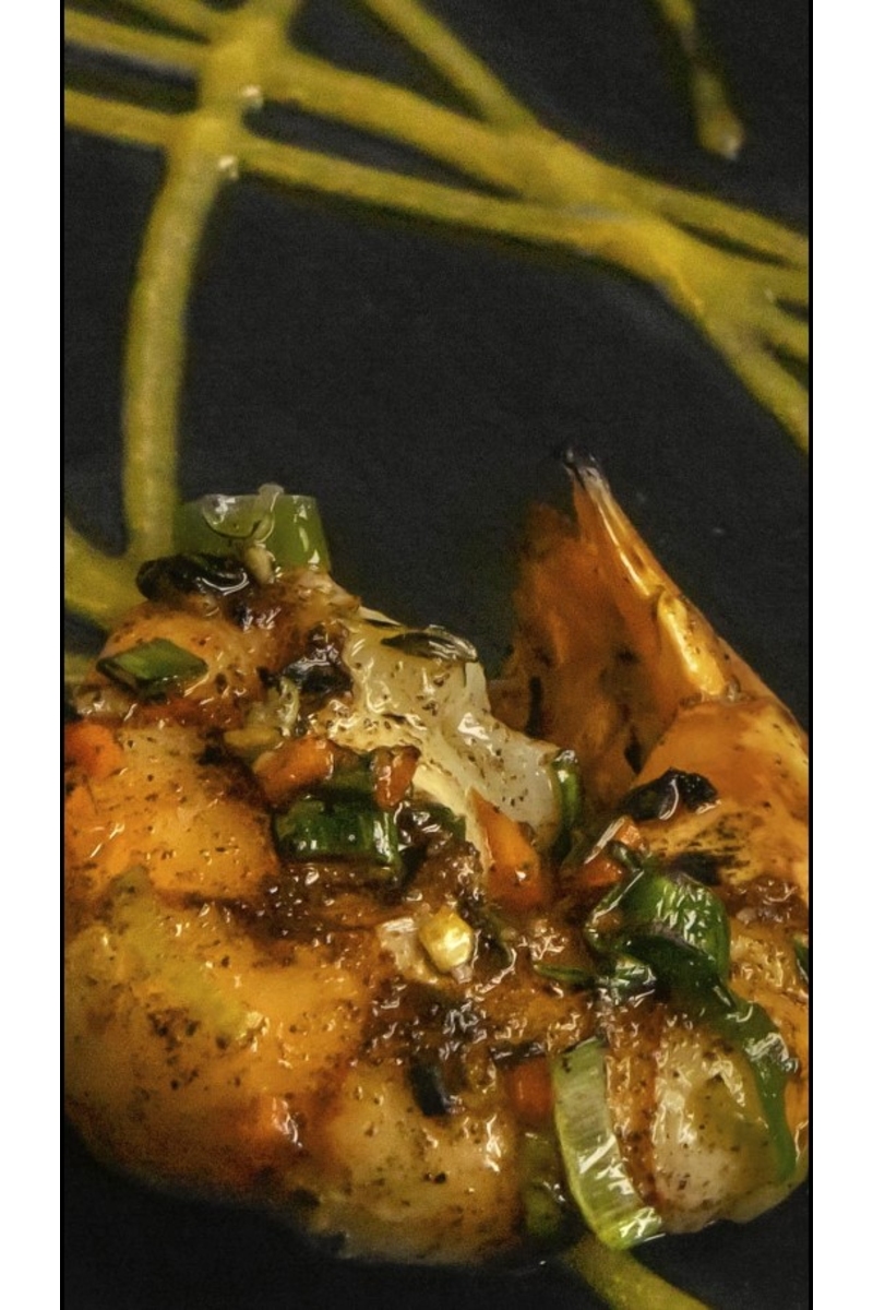 Gegrillte Shrimps mit einer scharfen Scotch-Haube-Marinade.