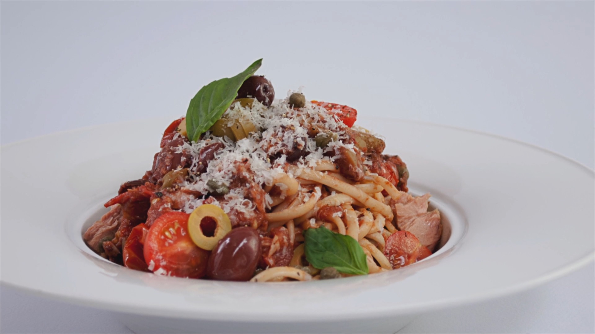 Thunfisch Puttanesca Rezept - ein pikantes und schmackhaftes Pasta-Gericht