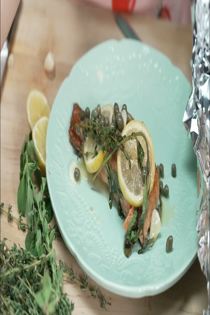 Klassischer Lachs mit Kapern und Zitronenbuttersauce