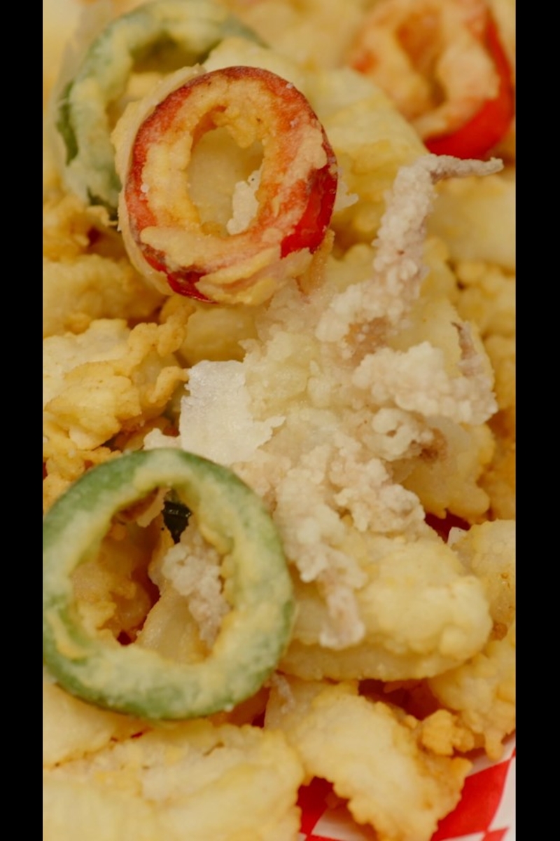 Rezept für gebratene Calamari, eine knusprige und würzige Vorspeise mit ...