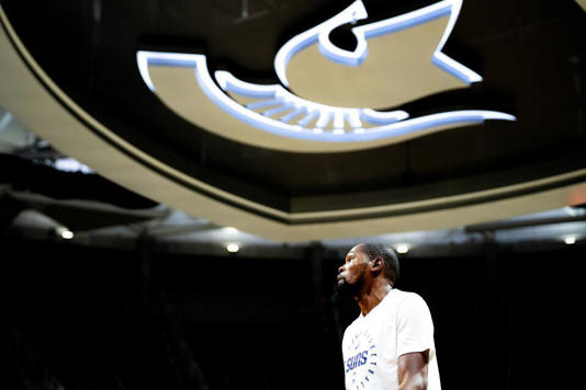 Phoenix forward Kevin Durant (35) warms up during a NBA preseason game between the Phoenix Suns and Detroit Pistons at the Breslin Center in East Lansing, Michigan, on Tuesday, Oct. 8, 2024.