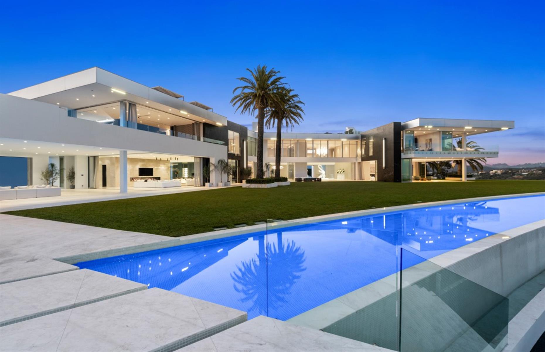 See inside 9 of the world's most expensive homes