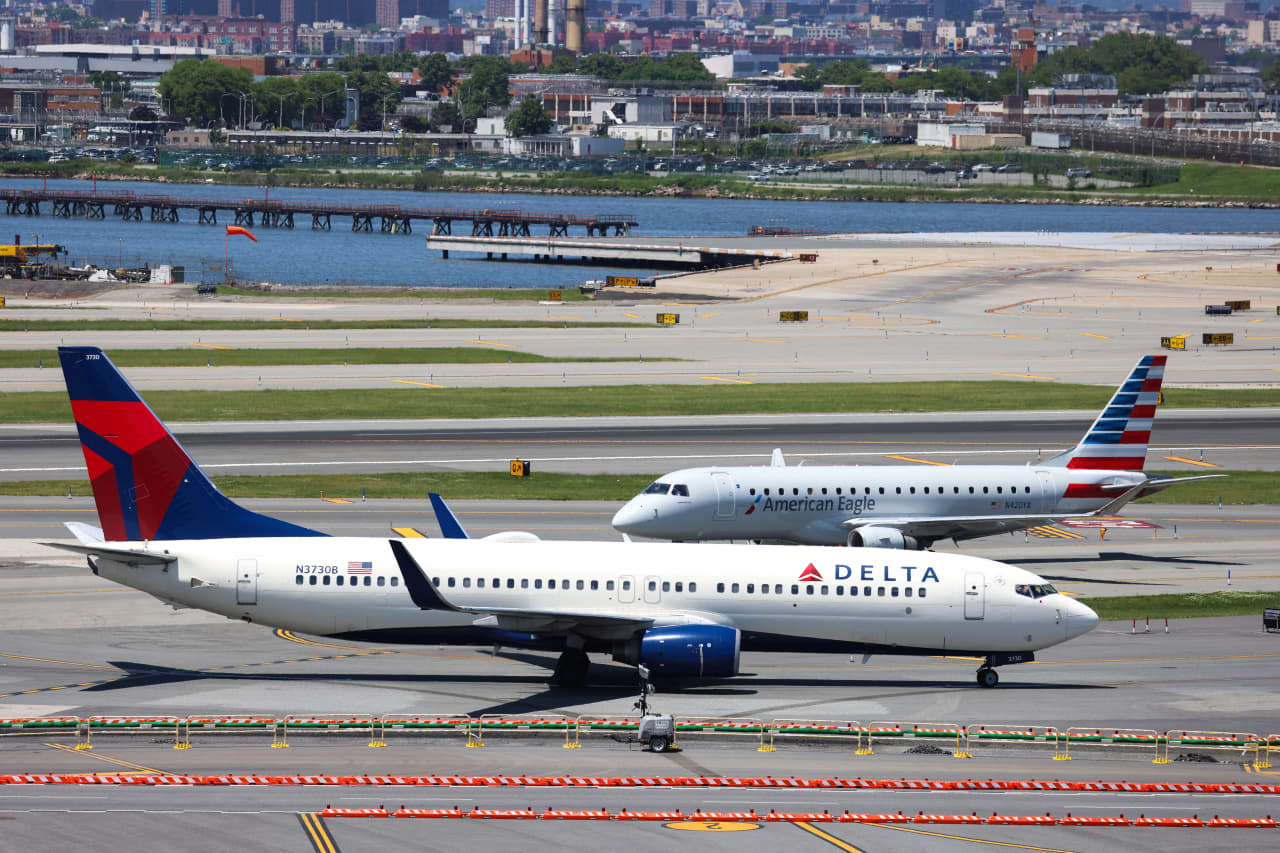 Delta Stock Falls After Earnings Miss And Weak Guidance. Cost Of ...