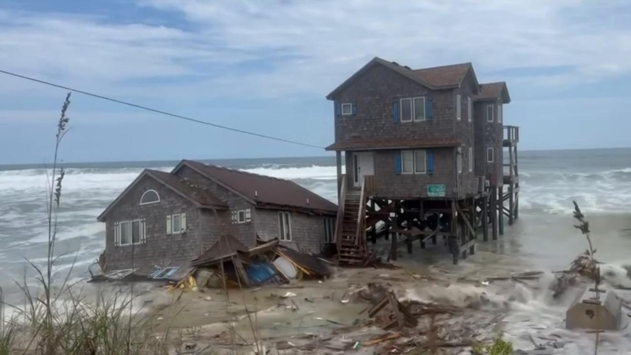 House collapses into the ocean in Rodanthe, North Carolina