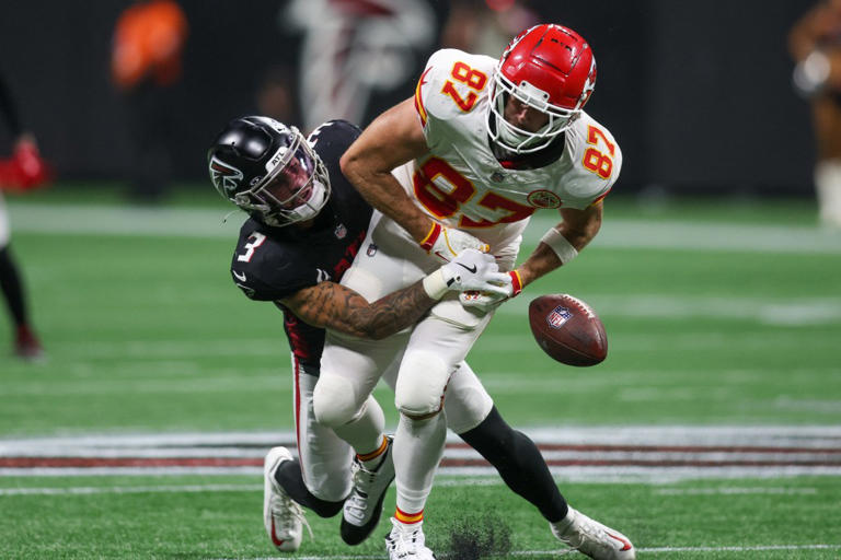 Travis Kelce (87) had four receptions against the Falcons. USA TODAY Sports via Reuters Con