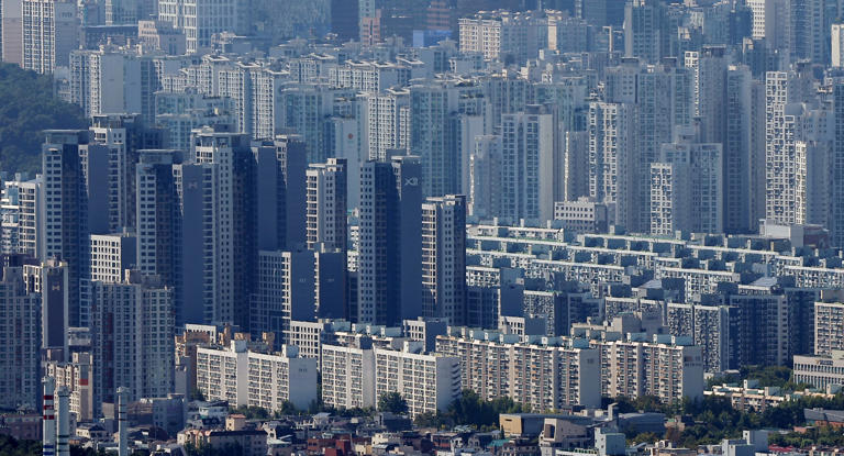 한 풀 꺾인 서울 아파트 매매 열기… “강남만 갈아타기 되는 양상”