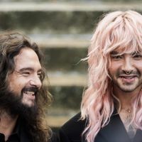 Bill (r.) und Tom Kaulitz am Roten Teppich zur Netflix-Dokuserie „Kaulitz & Kaulitz“.