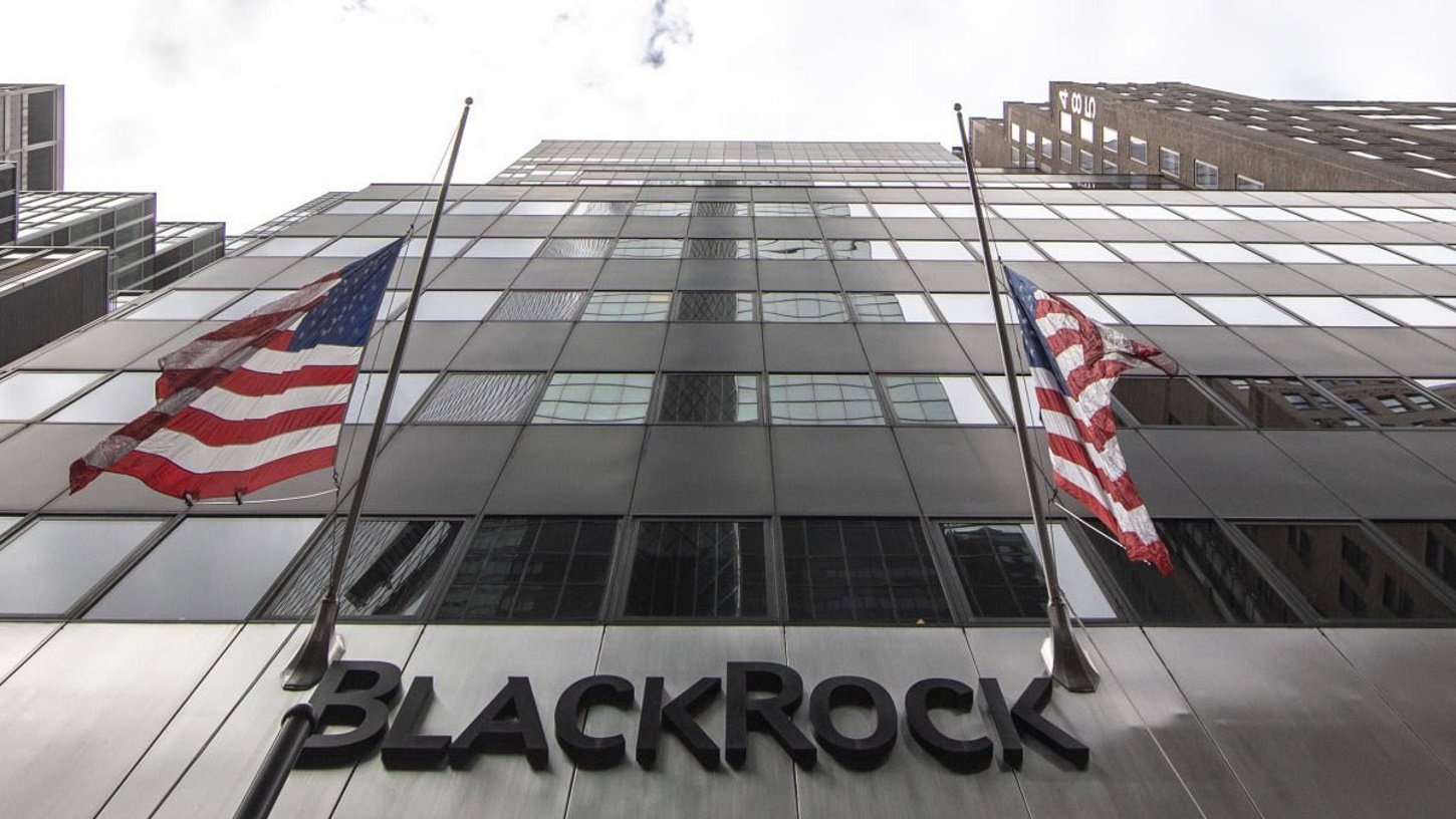 BlackRock limita reembolsos de un fondo de 22.000 millones ante la ...