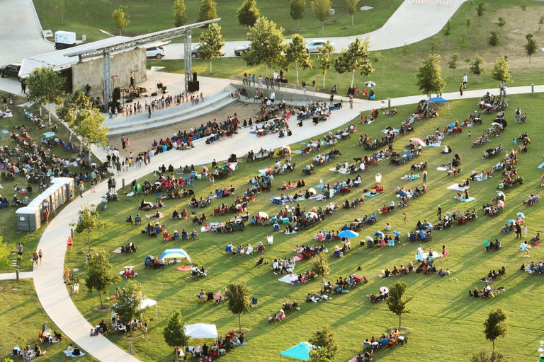 This Small Town Outside of Austin Is, Like, Really Into Wiener Dog Races