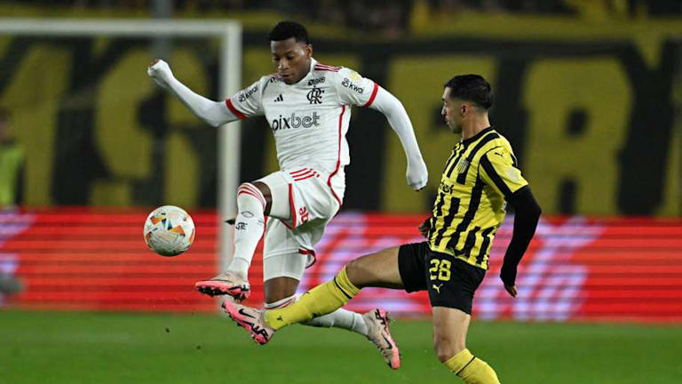 Gonzalo Plata não fez um bom jogo contra o Peñarol | EITAN ABRAMOVICH/GettyImages