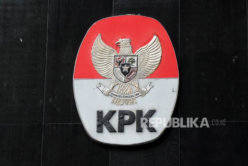 KPK Bawa Bupati Sugiri dan Enam Tersangka OTT ke Jakarta