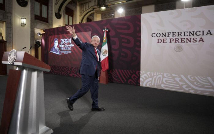 AMLO promete ‘fiestón con bailongo’ en su última mañanera