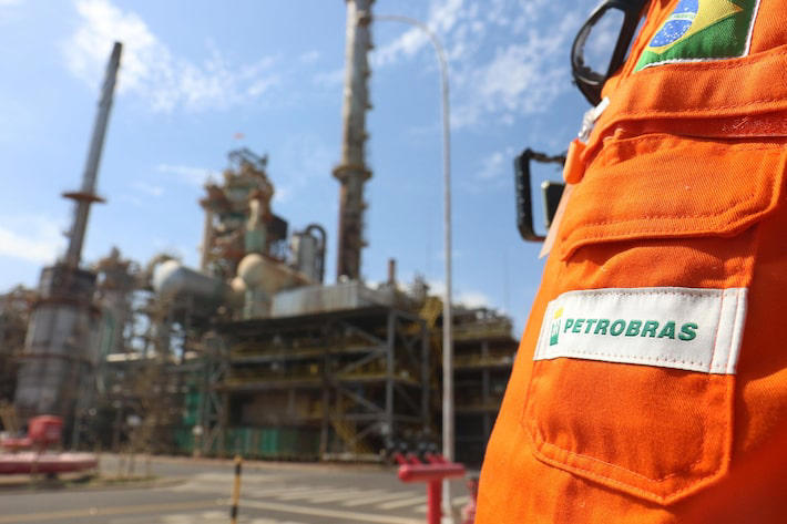 A Petrobras teme comprometer os resultados do terceiro trimestre com uma eventual redução dos combustíveis Foto: Luciano Claudino