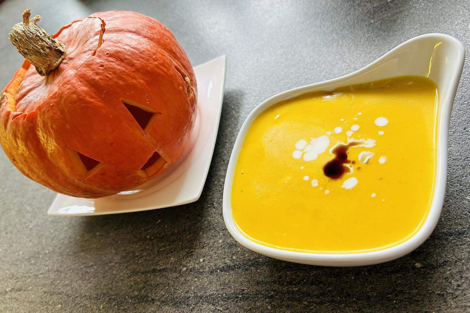 Kürbiscremesuppe - so rasch und einfach geht das Rezept