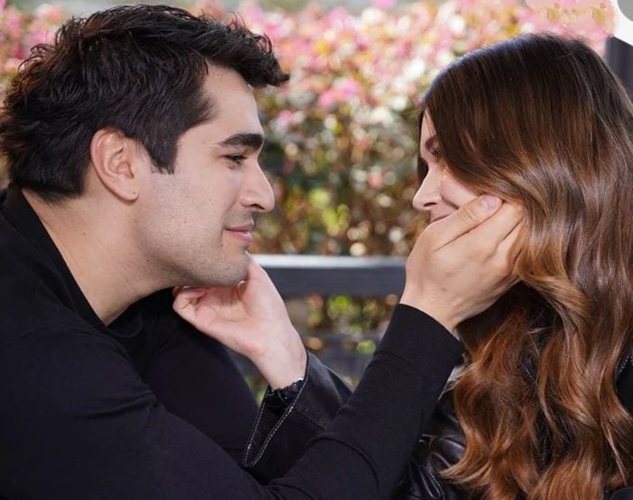 Unfollow y... ¿nueva ruptura entre Mert Ramazan Demir y Afra Saraçoğlu,  protagonistas de 'Una nueva vida'?