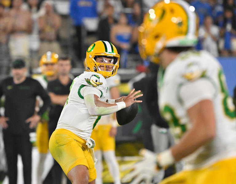 Michigan State vs Oregon picks, predictions, odds: Who wins college ...