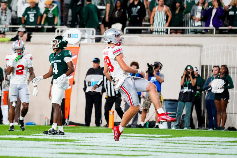 Ohio State football pulls away to rout Michigan State