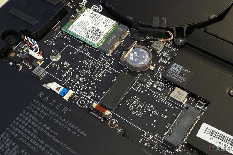 razer blade 18 2024 internals showing an empty m.2 ssd slot