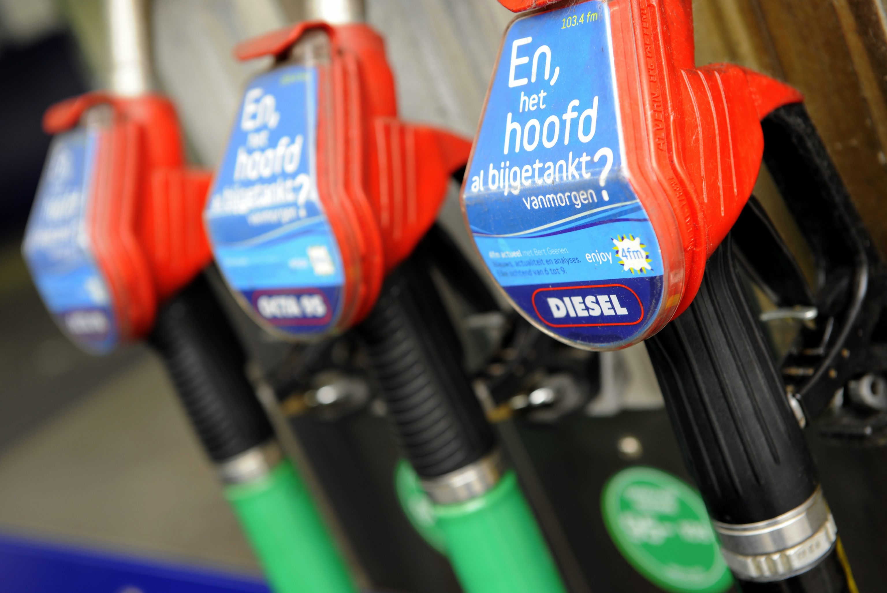 Benzine Tanken Wordt Goedkoper, Diesel Iets Duurder