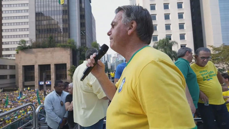 Fidelidade a Bolsonaro pode ser vista nas intenções de voto em grandes cidades, diz especialista à CNN