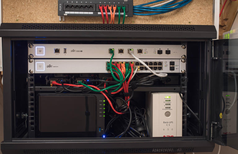 A small homelab in a rack-mount chasis.