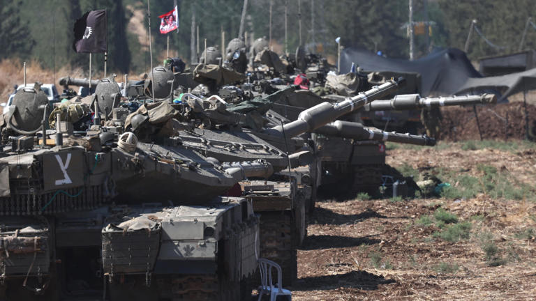 Tanques israelenses estão se concentrando perto da fronteira com o Líbano