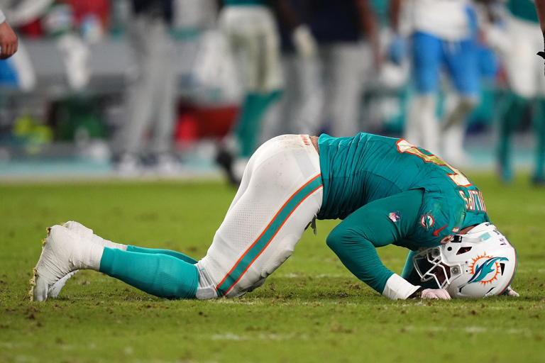 Can The Dolphins Recover? Mattison'S Season Ending Neck Injury - dhmpdt5