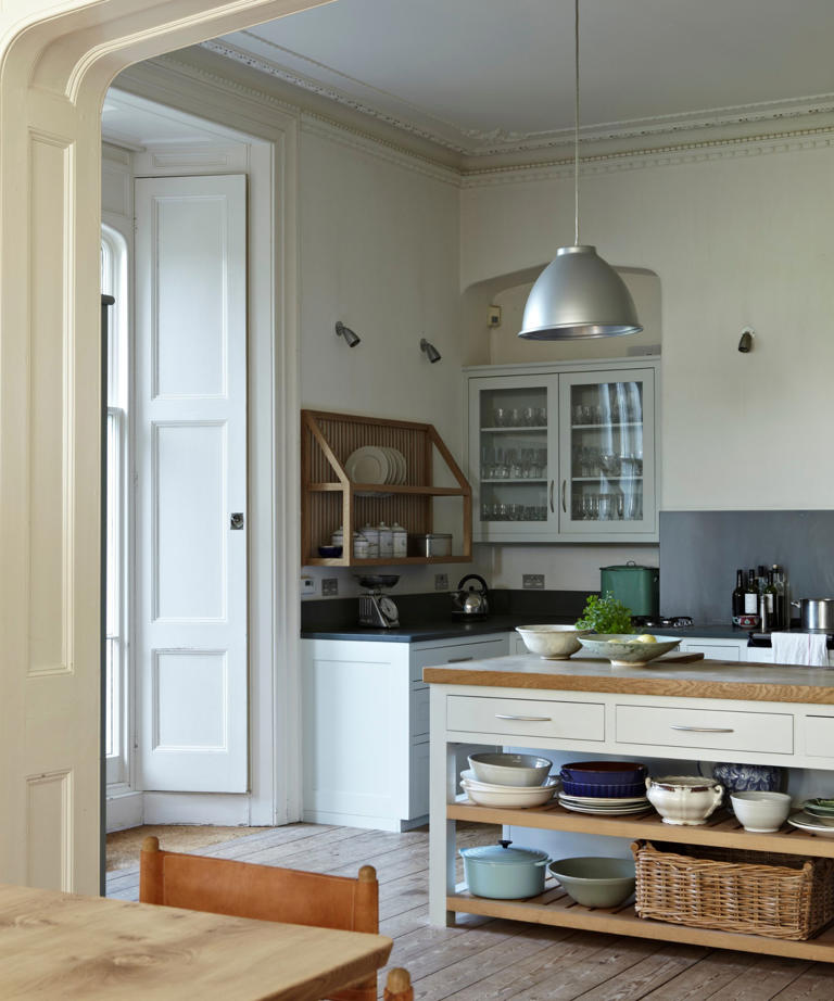 Designers say these 5 colors are dating your home in 2025 and what to