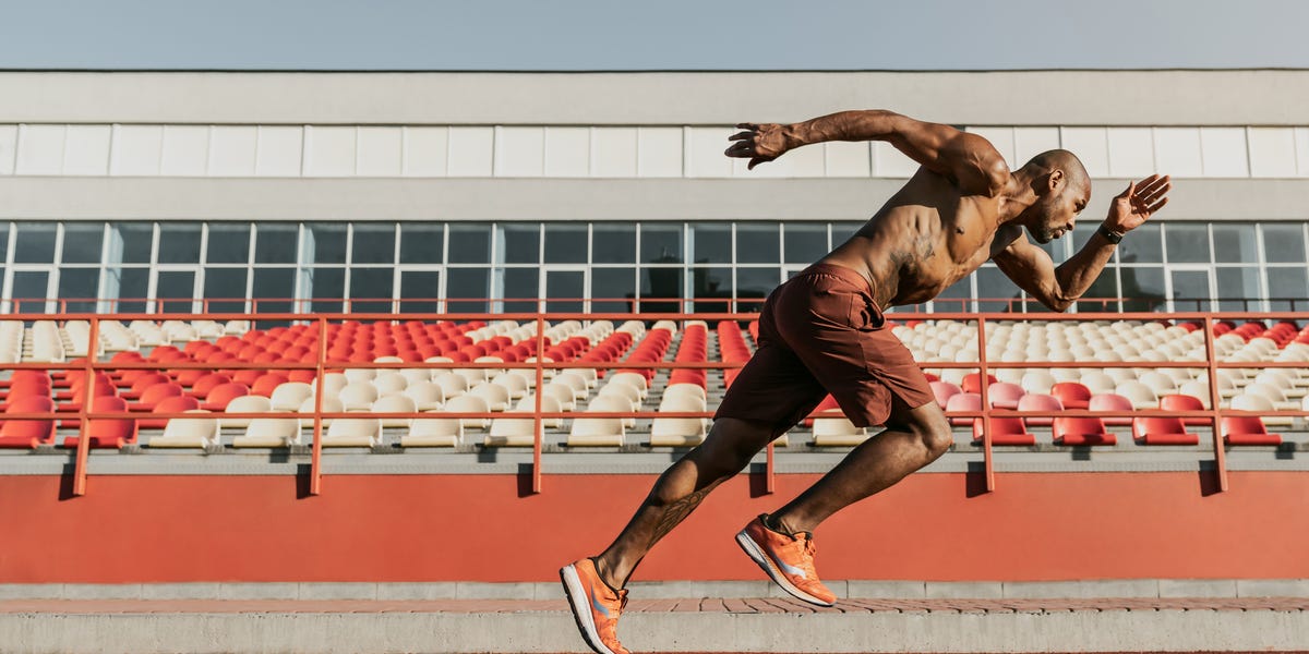 What Is VO2 Max? How to Calculate Your VO2 Max and Improve It for Peak