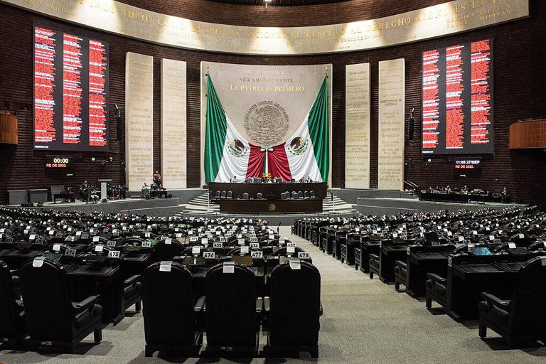 En 2019 se aprobó la representación equitativa de hombres y mujeres en la política, sin que ningún legislador se opusiera.