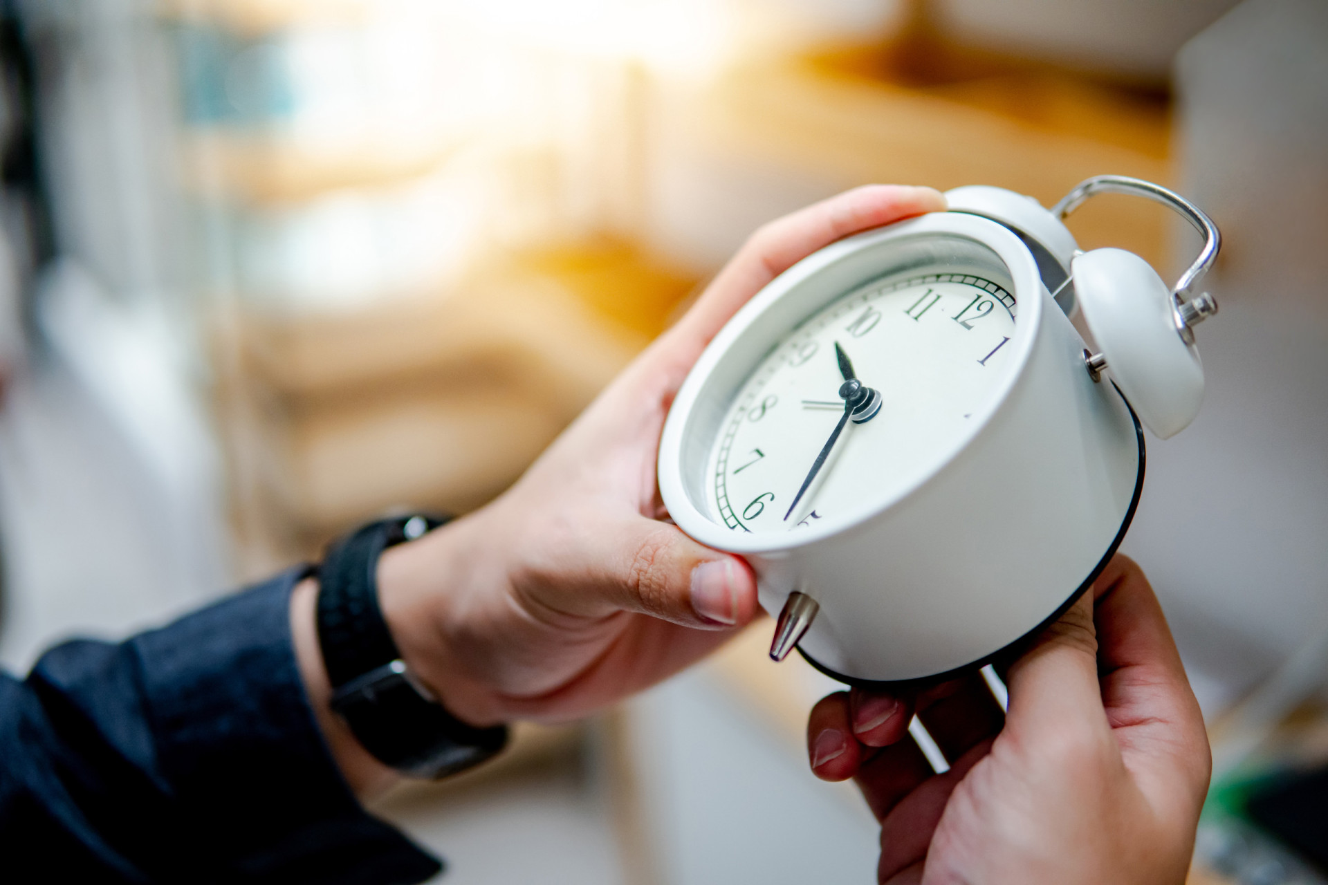 Why are scientists against daylight saving time?