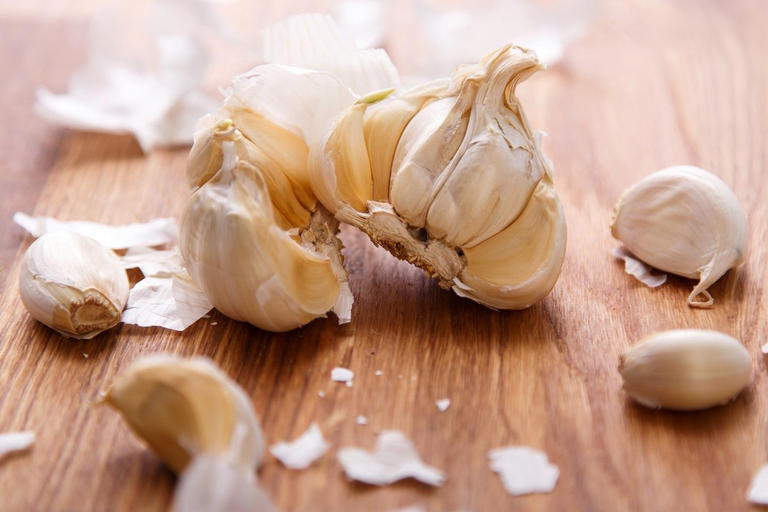 Unlock garlic's hidden potential: Eco-friendly uses for peels