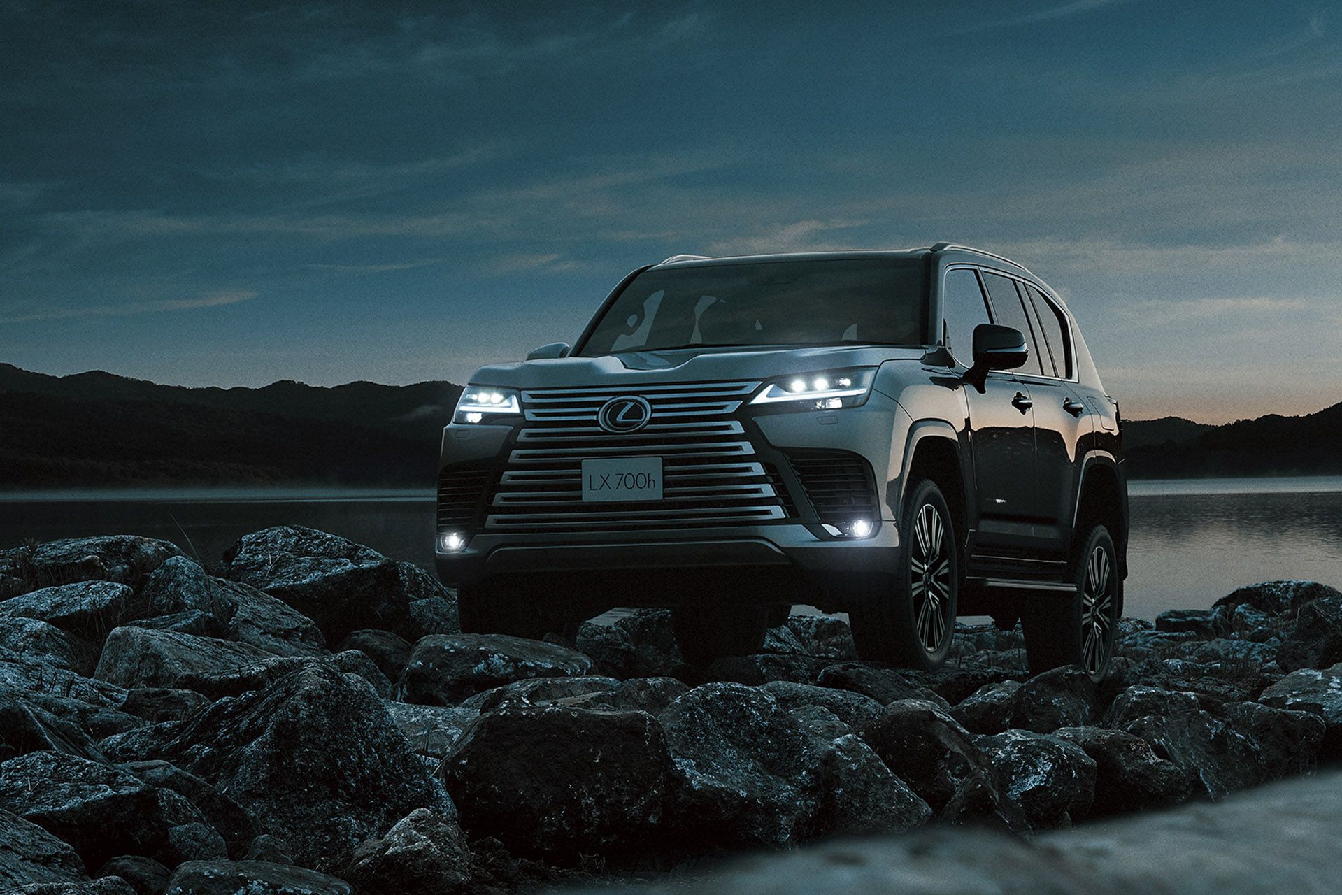 New 2025 Lexus LX 700h Debuts Hybrid Powertrain, Overtrail Trim