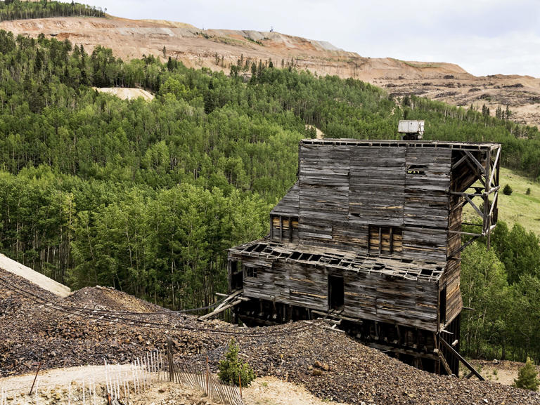 1 dead, 23 people rescued from Colorado gold mine after elevator ...